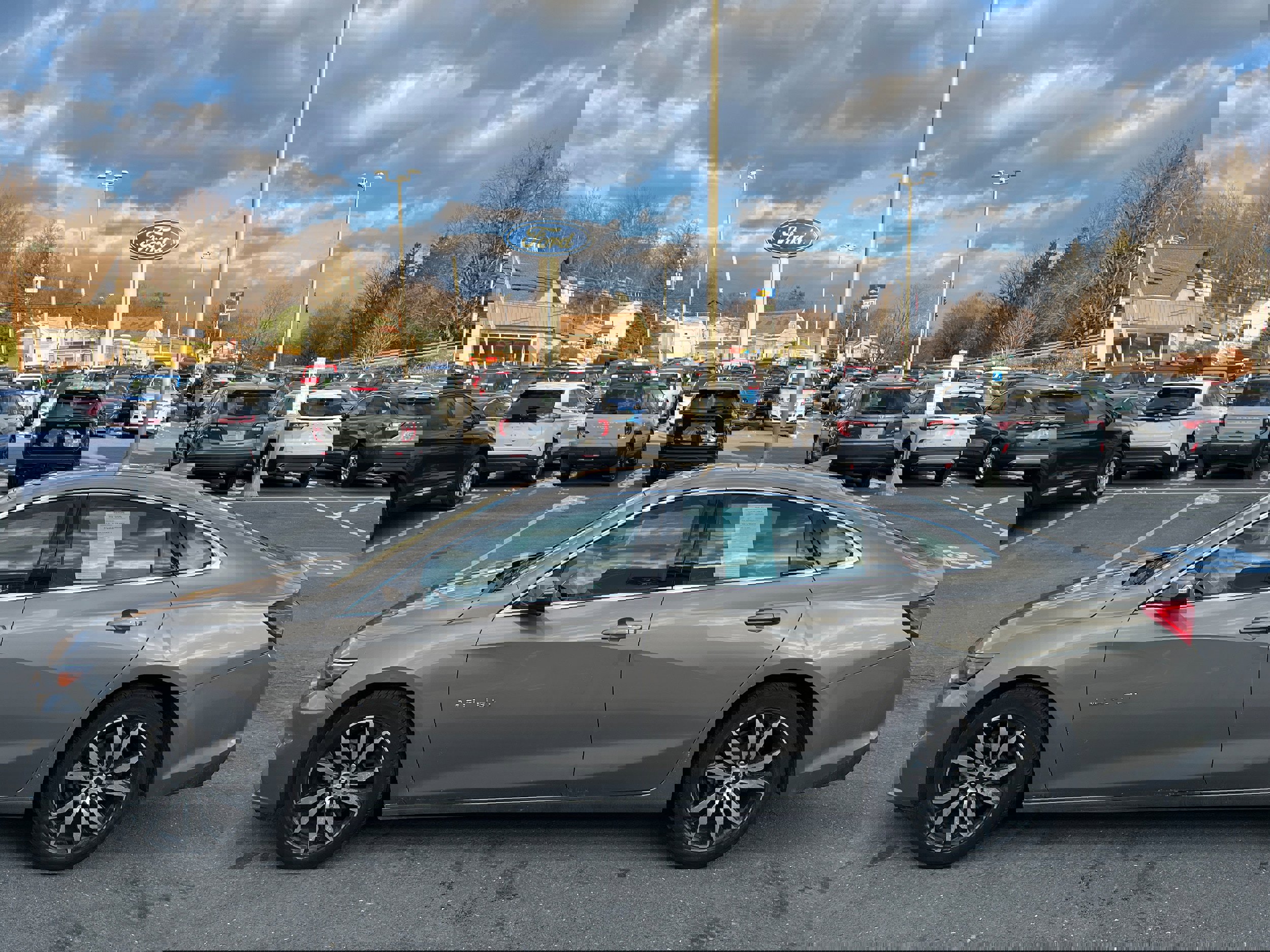 Used 2017 Chevrolet Malibu LT w/ Leather Package image 6