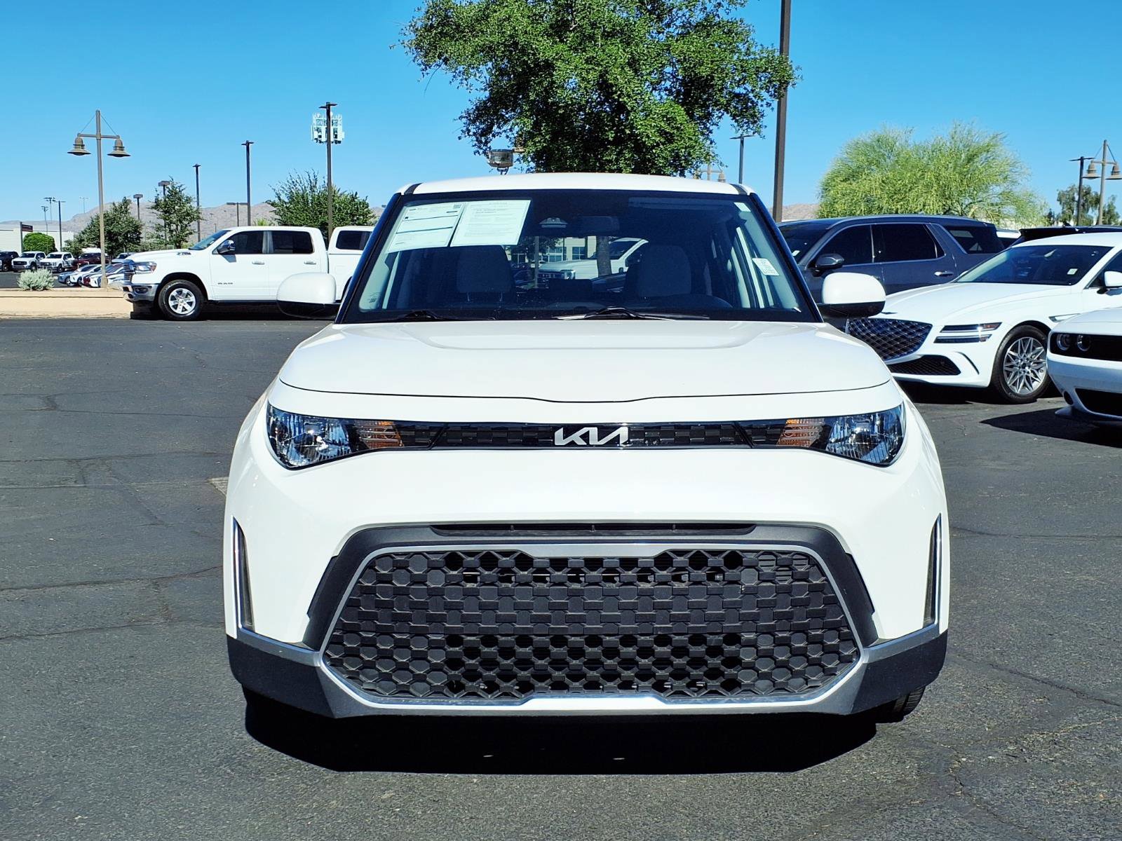 Used 2025 Kia Soul LX FWD image 2