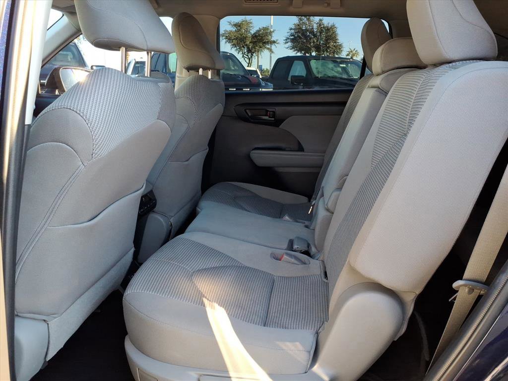 Used 2022 Toyota Highlander L image 12