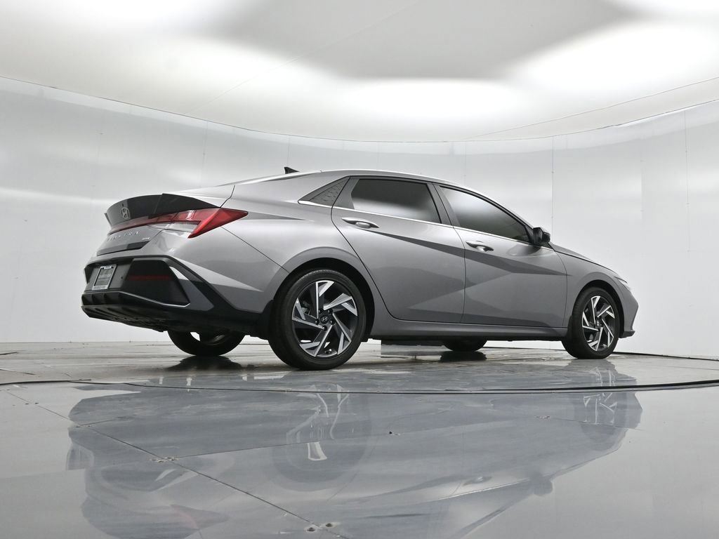 Used 2024 Hyundai Elantra Limited image 14