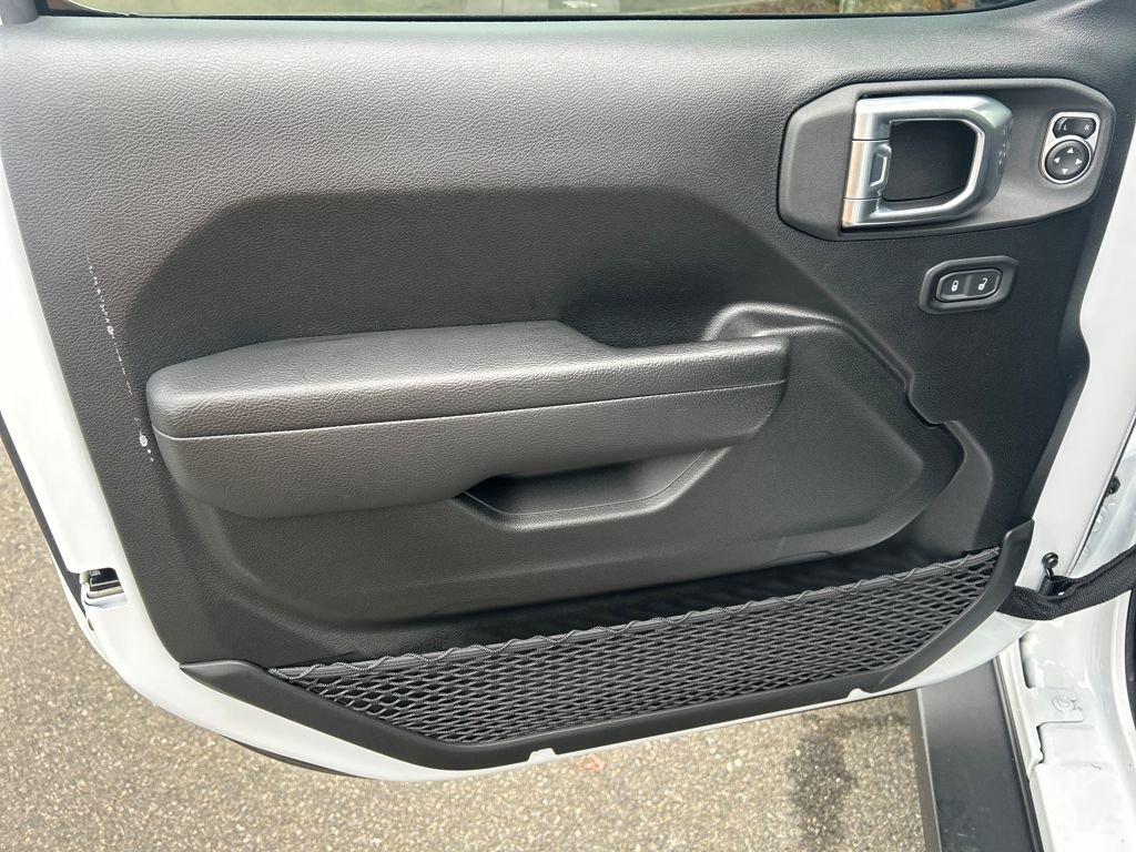 Used 2023 Jeep Wrangler Rubicon w/ Steel Bumper Group image 17