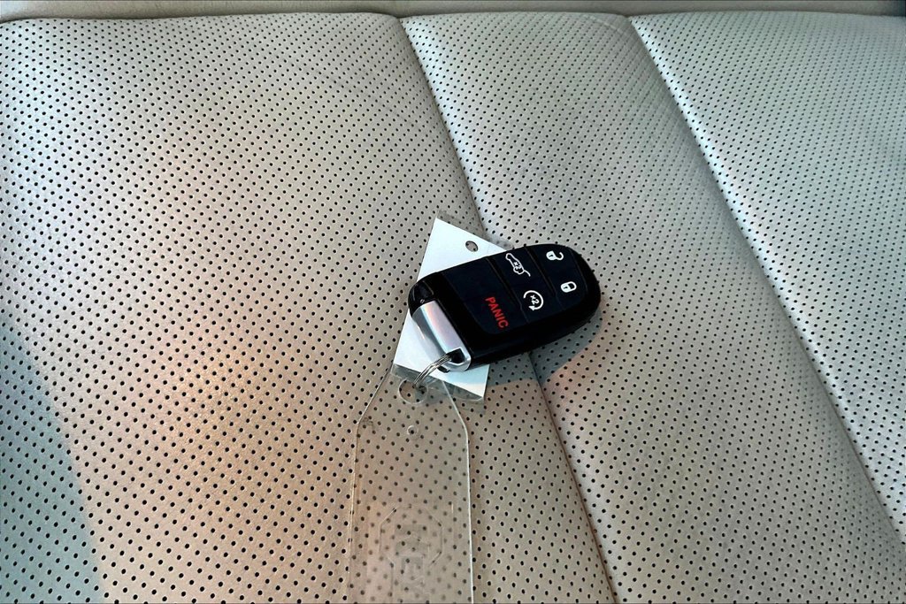 Used 2019 Jeep Grand Cherokee Overland RWD image 35