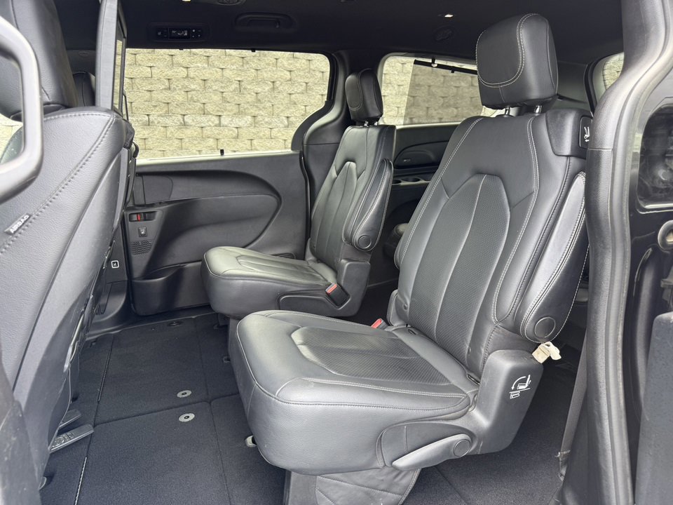 Used 2020 Chrysler Pacifica Touring-L Plus image 11