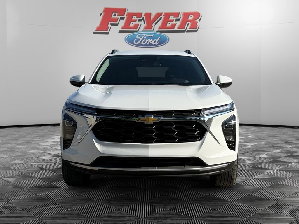 Used 2025 Chevrolet Trax LT FWD image 8