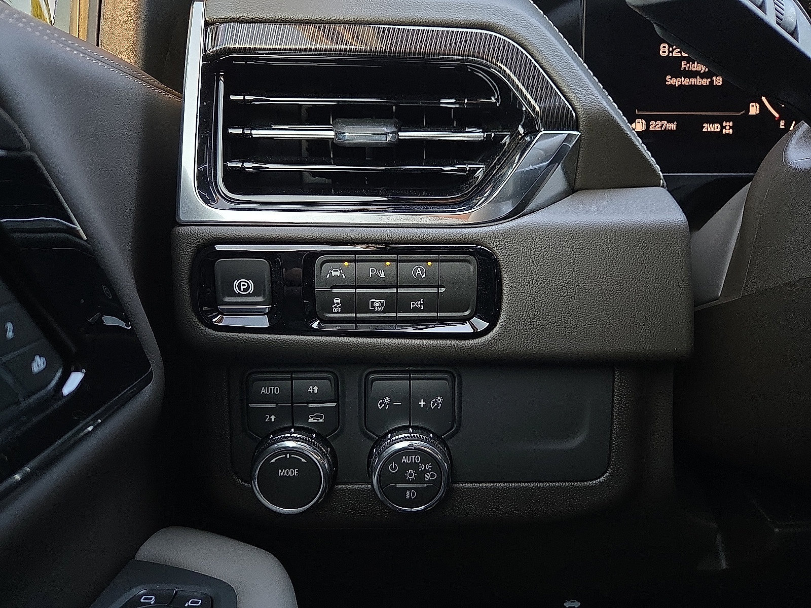 Used 2026 GMC Yukon XL Elevation AWD/4WD image 19