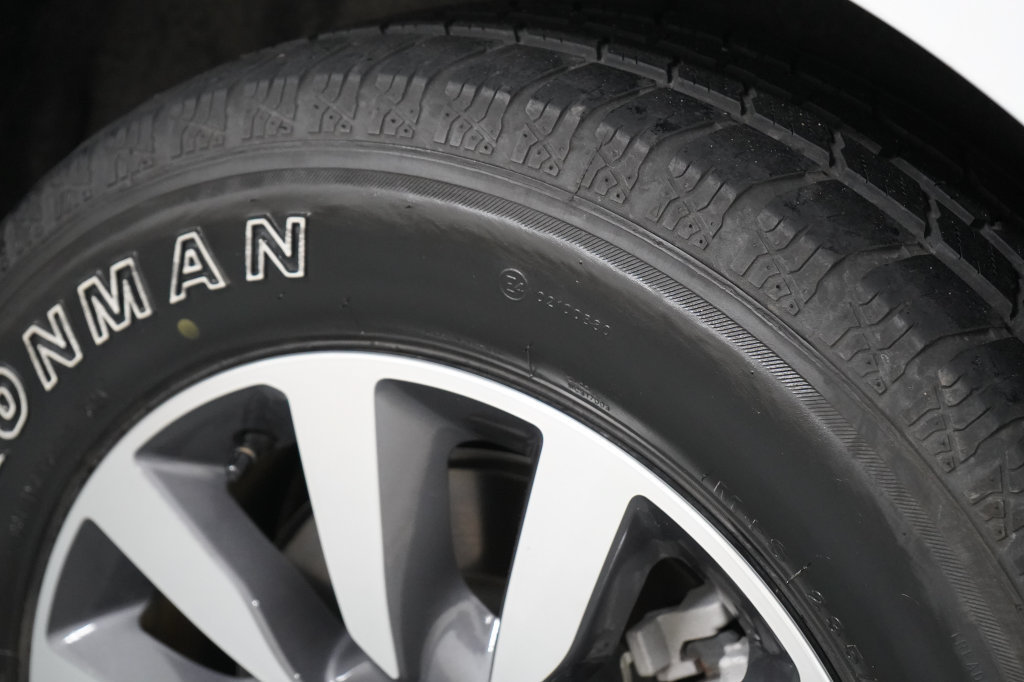 Used 2024 Chrysler Pacifica Limited FWD image 35