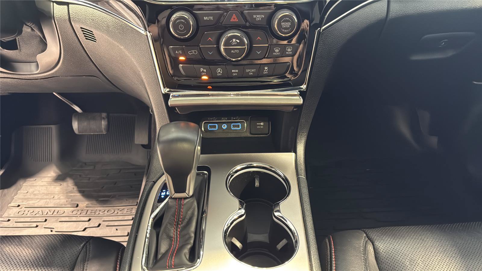 Used 2019 Jeep Grand Cherokee Trailhawk w/ Trailhawk Luxury Group AWD/4WD image 26