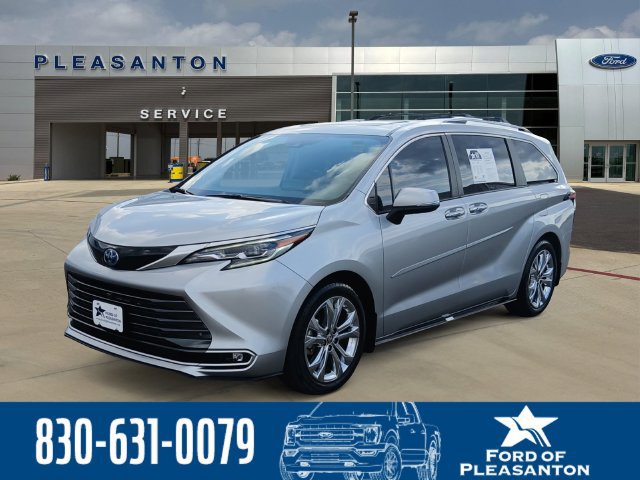 Used 2024 Toyota Sienna Platinum FWD image 1