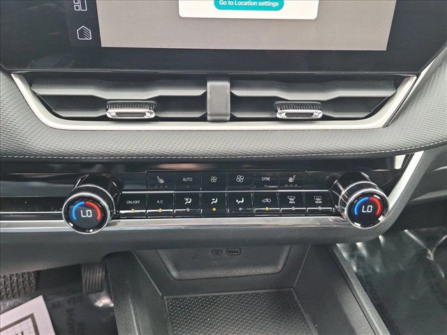 Used 2025 Chevrolet Equinox LT w/ Convenience Package II FWD image 14