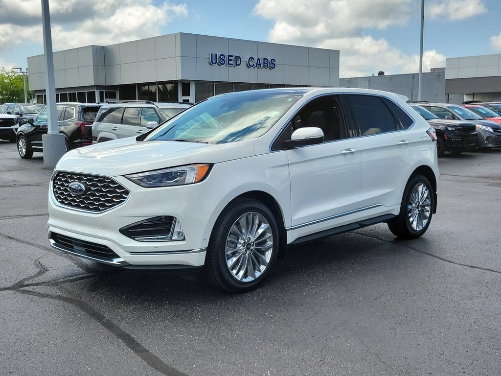 Certified 2022 Ford Edge Titanium w/ Equipment Group 301A AWD/4WD image 8