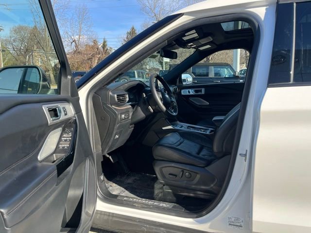 Certified 2022 Ford Explorer Platinum w/ Equipment Group 601A image 24