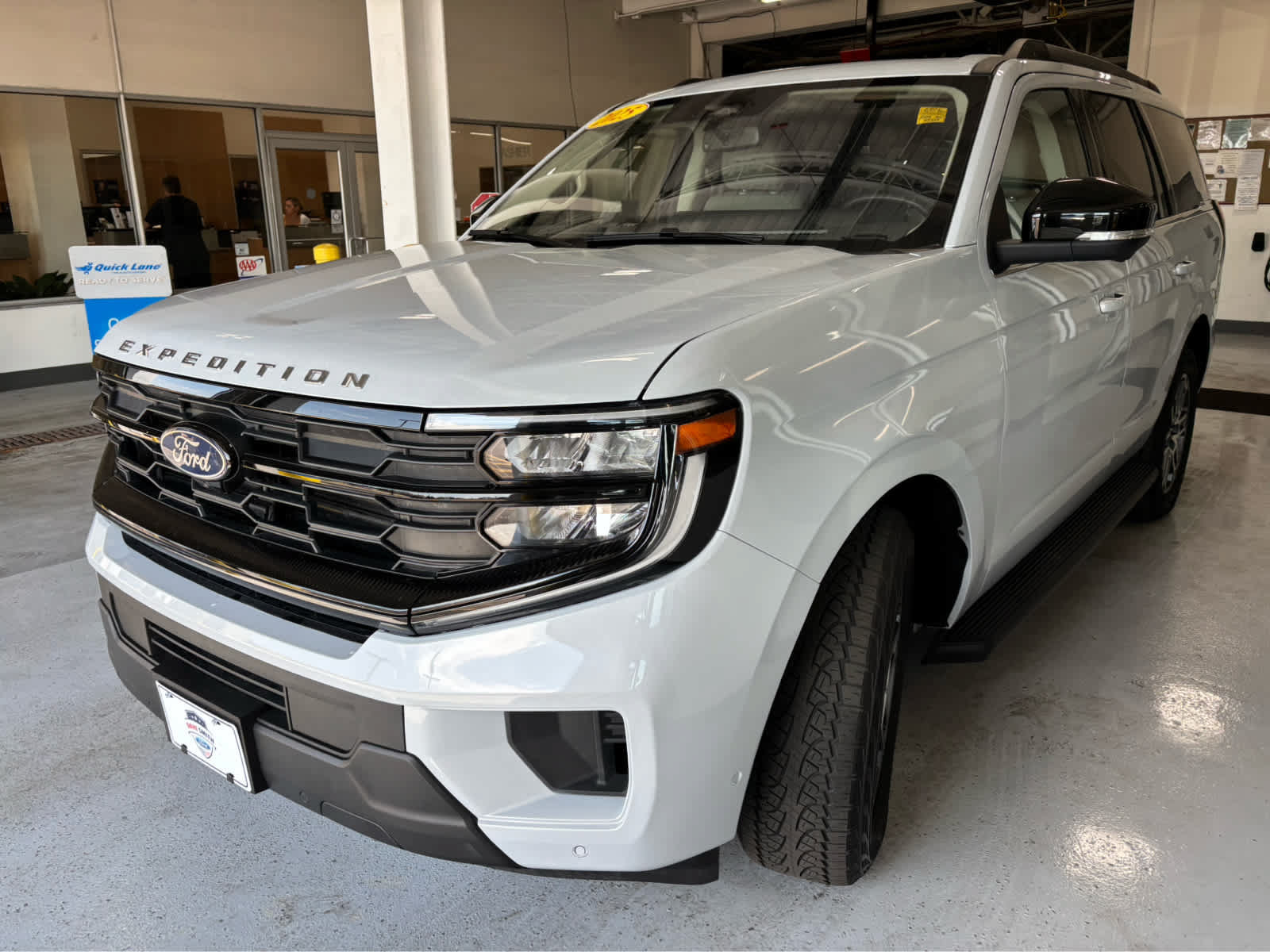 Certified 2025 Ford Expedition Active AWD/4WD image 4