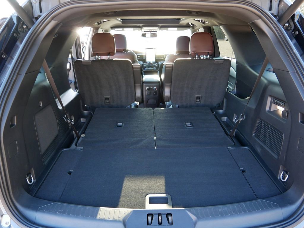 Certified 2023 Ford Explorer Platinum w/ Technology Package AWD/4WD image 10