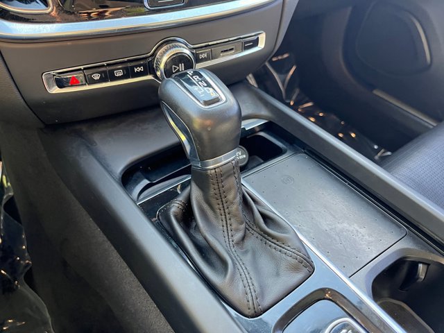 Used 2021 Volvo V60 T5 Cross Country image 23