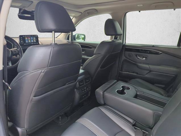 Used 2025 Honda Pilot Touring image 18