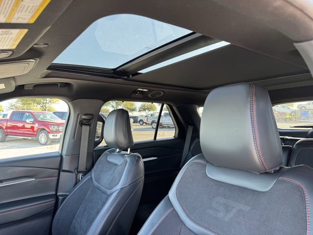 Certified 2025 Ford Explorer ST image 33