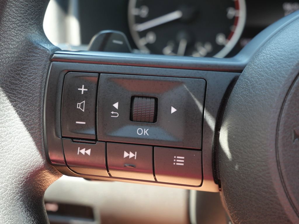 Used 2024 Nissan Rogue SV AWD/4WD image 27