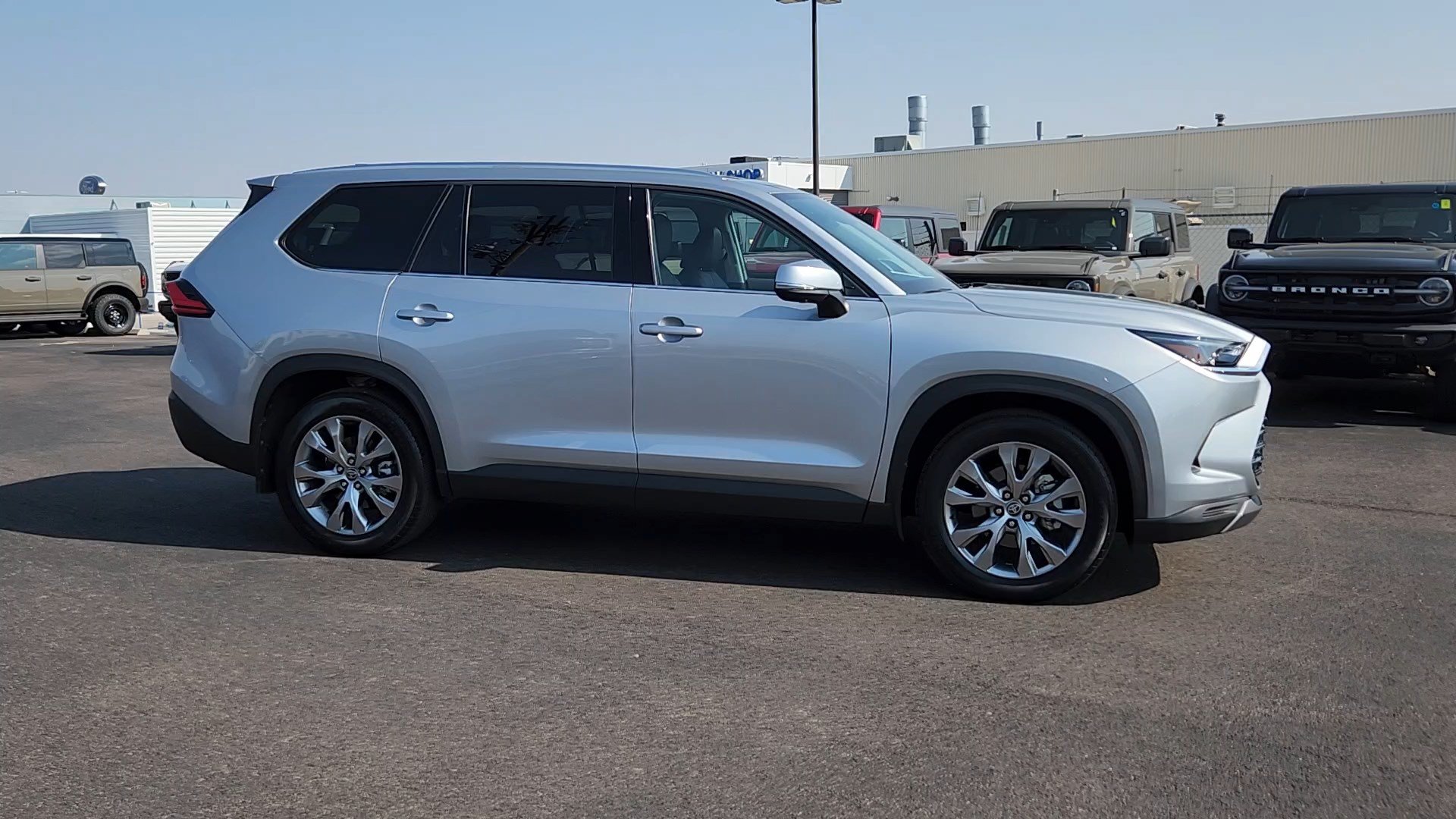 Used 2024 Toyota Grand Highlander AWD image 3