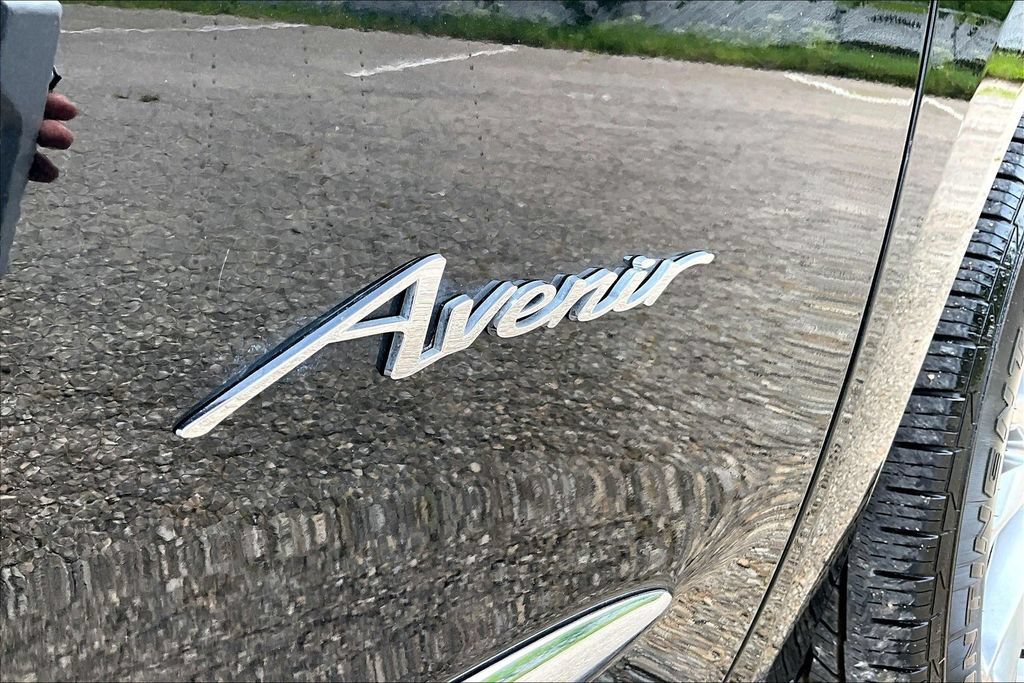 Used 2023 Buick Enclave Avenir w/ Avenir Technology Package AWD/4WD image 8