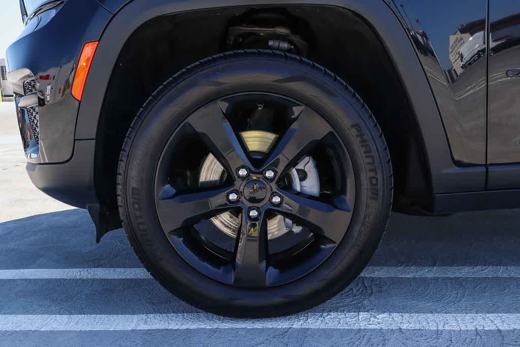 Used 2023 Jeep Grand Cherokee Altitude RWD image 11