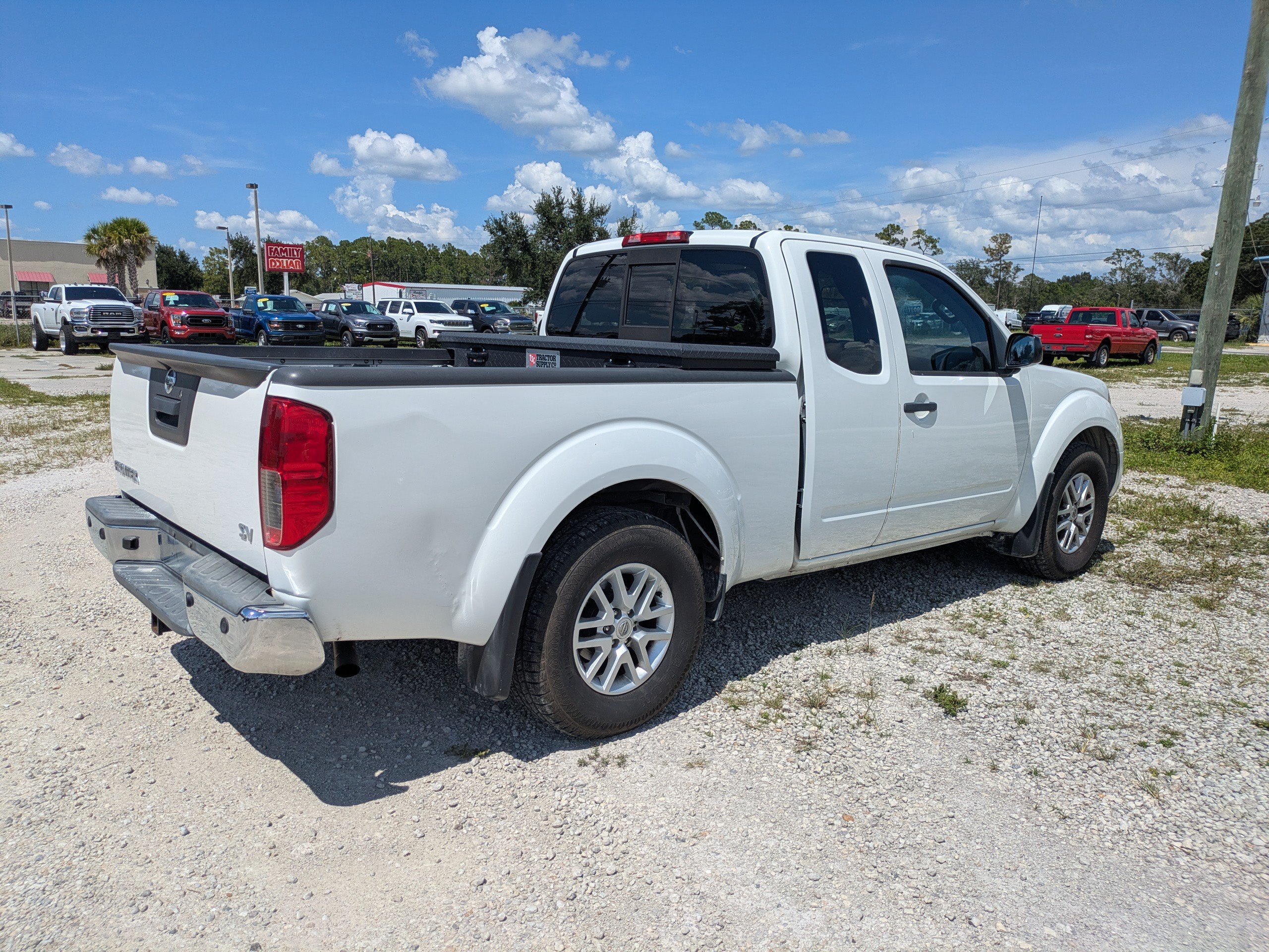 Used 2020 Nissan Frontier SV RWD image 4
