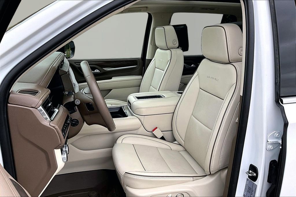 Used 2024 GMC Yukon Denali w/ Advanced Technology Package AWD/4WD image 25
