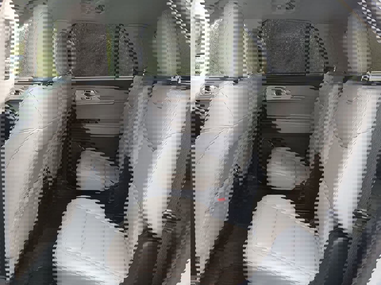 Certified 2025 Ford Explorer Active w/ Active Comfort Package image 12