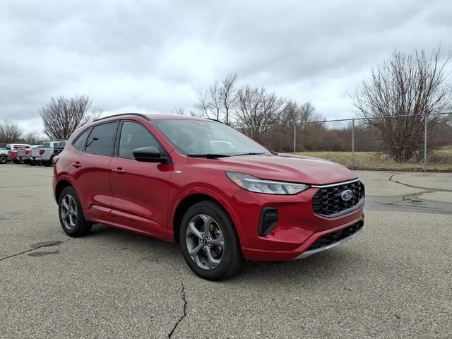 Certified 2024 Ford Escape ST-Line w/ Tech Pack #1 AWD/4WD image 3