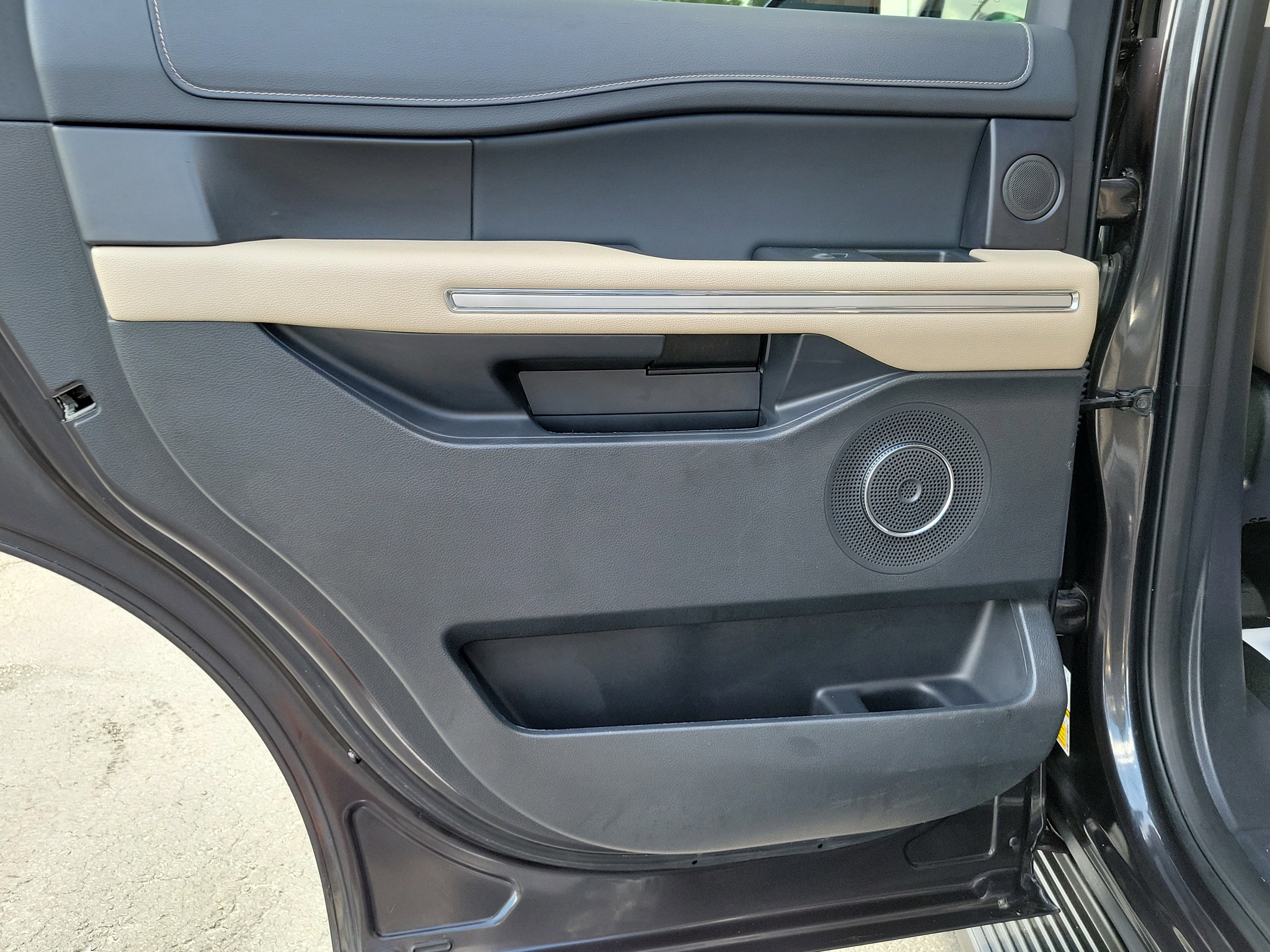 Certified 2024 Ford Expedition Limited image 11