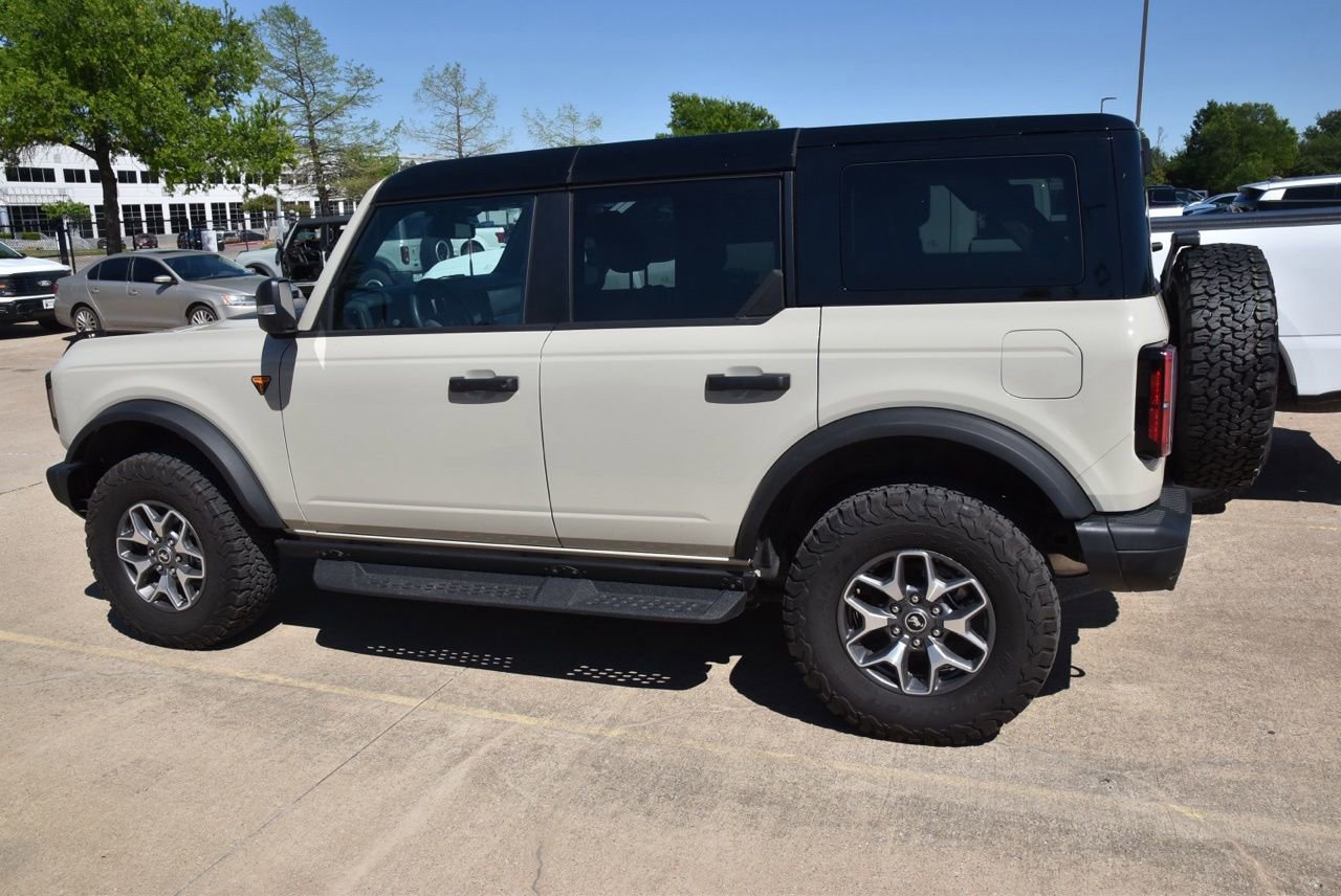 Certified 2025 Ford Bronco Badlands image 3