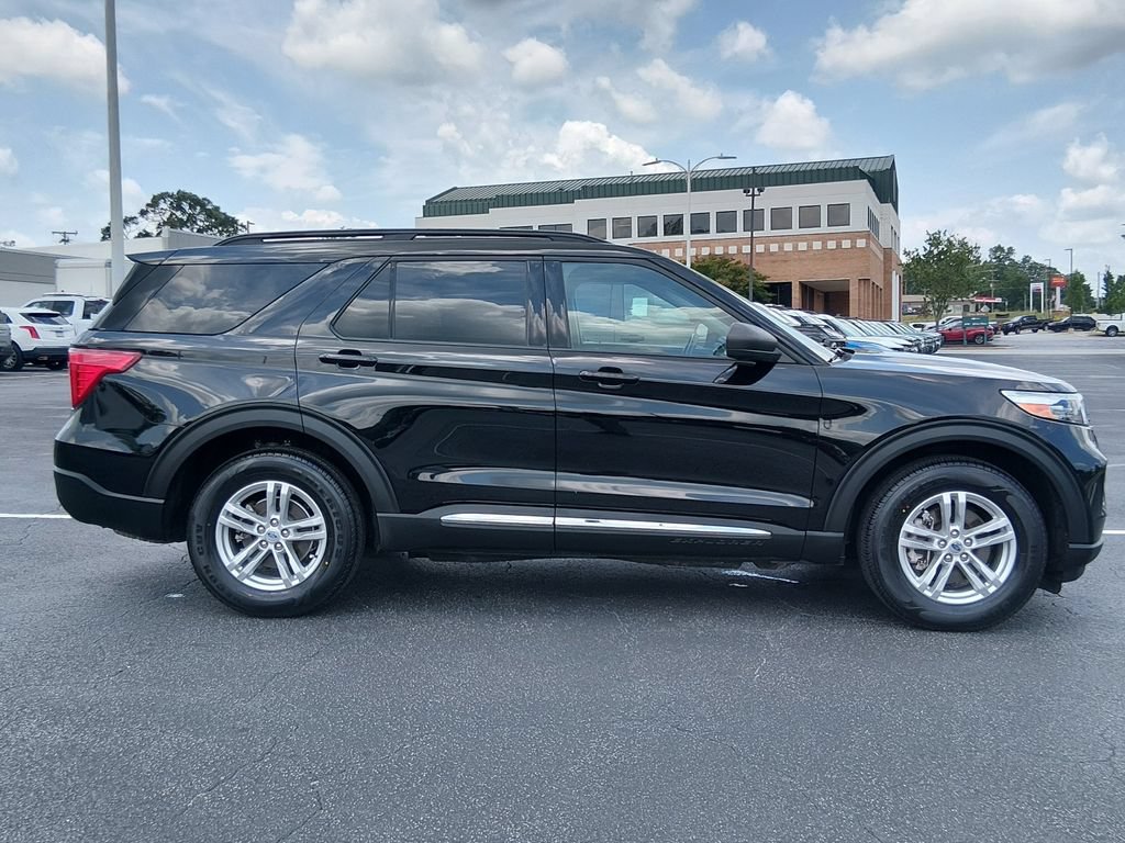 Certified 2023 Ford Explorer XLT w/ Equipment Group 202A AWD/4WD image 3