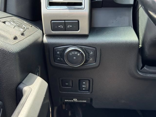 Certified 2017 Ford F350 Platinum w/ Platinum Ultimate Package AWD/4WD image 40