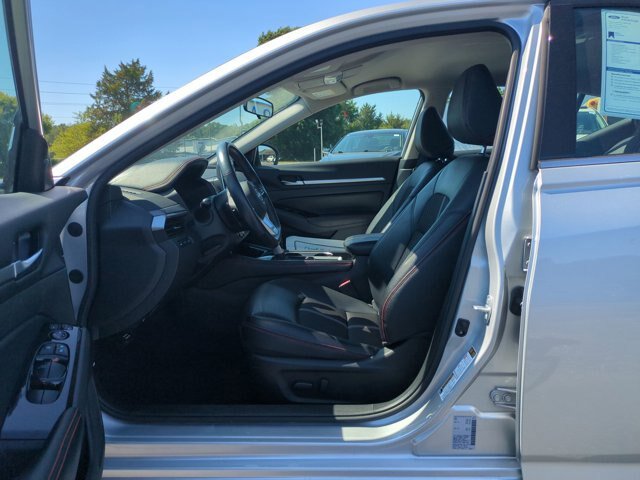 Used 2024 Nissan Altima 2.5 SR FWD image 16