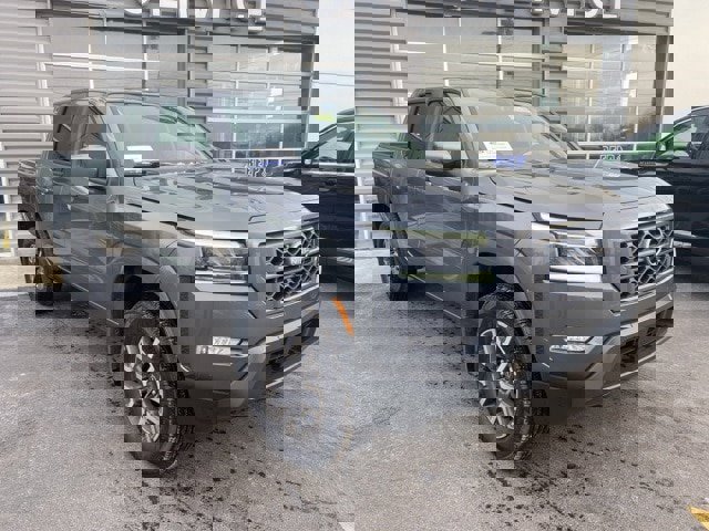 Used 2024 Nissan Frontier SL image 1