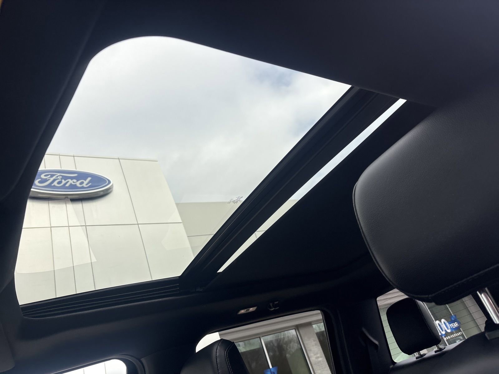 Certified 2023 Ford F150 Lariat w/ Equipment Group 502A High image 43