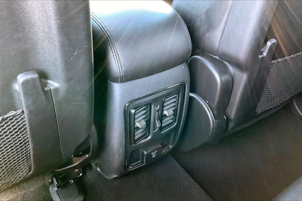 Used 2019 Jeep Grand Cherokee Altitude AWD/4WD image 12