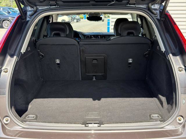 Used 2022 Volvo XC60 B5 Momentum AWD/4WD image 36