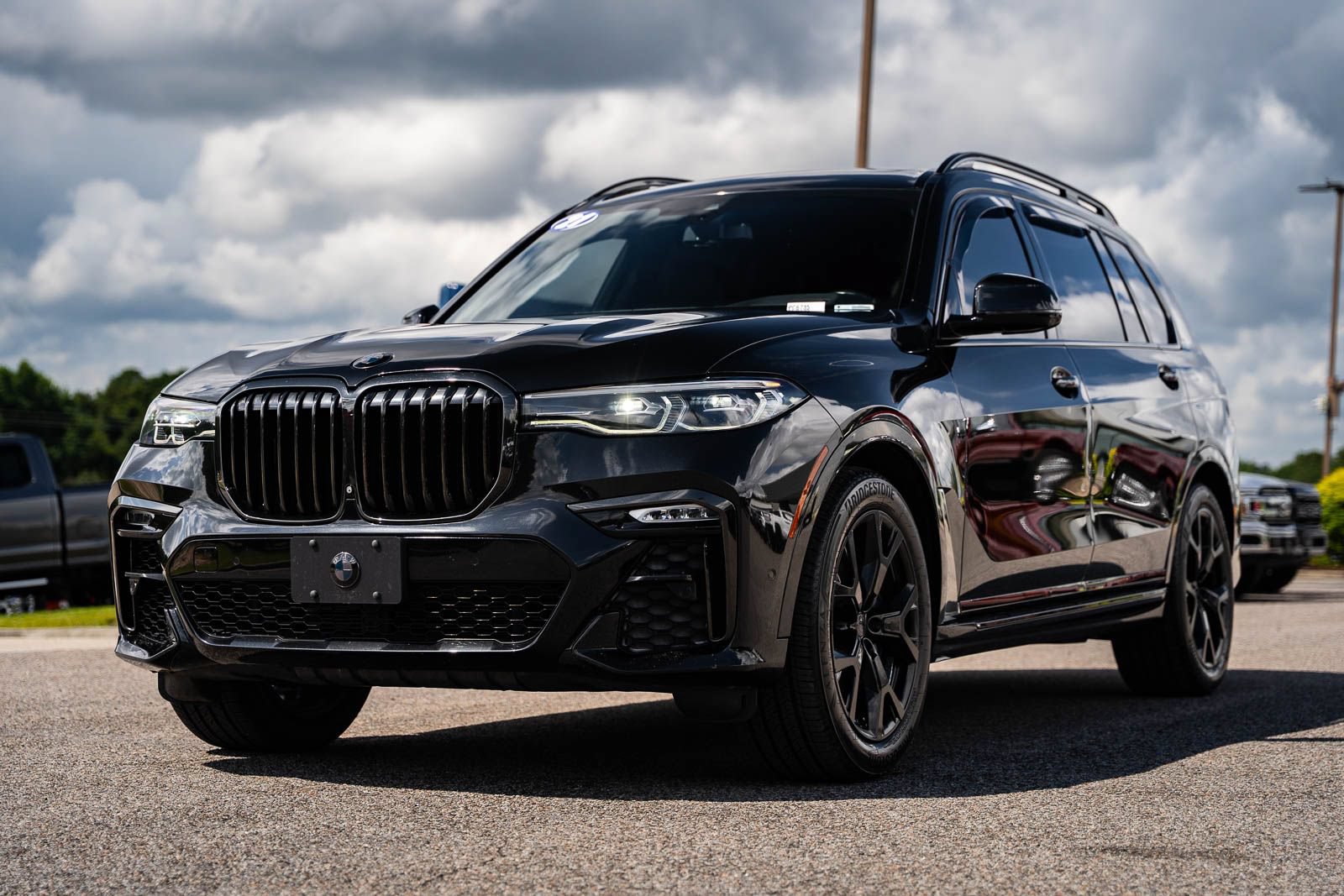 Used 2021 BMW X7 xDrive40i w/ M Sport Package AWD/4WD image 3