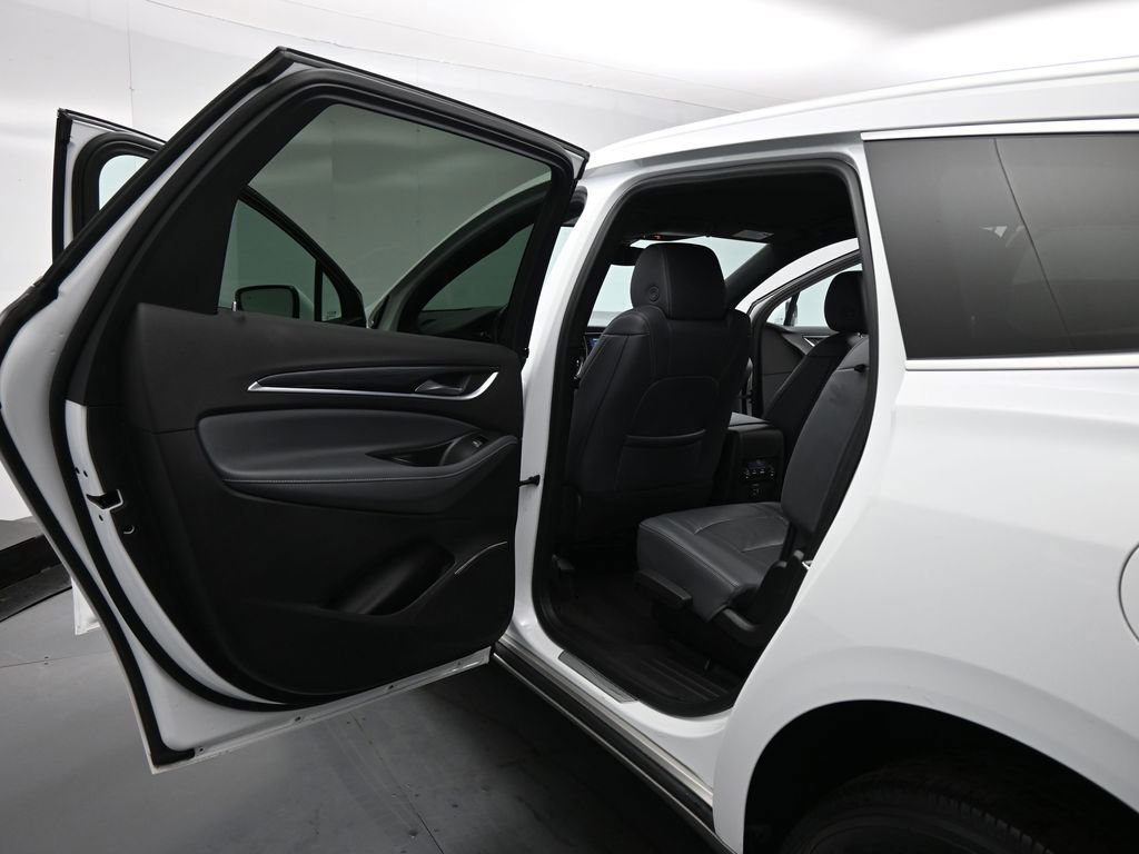 Used 2022 Buick Enclave Essence image 44