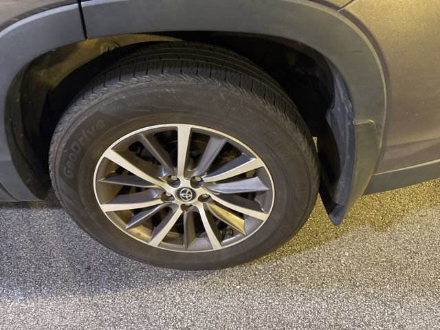 Used 2019 Toyota Highlander XLE image 10