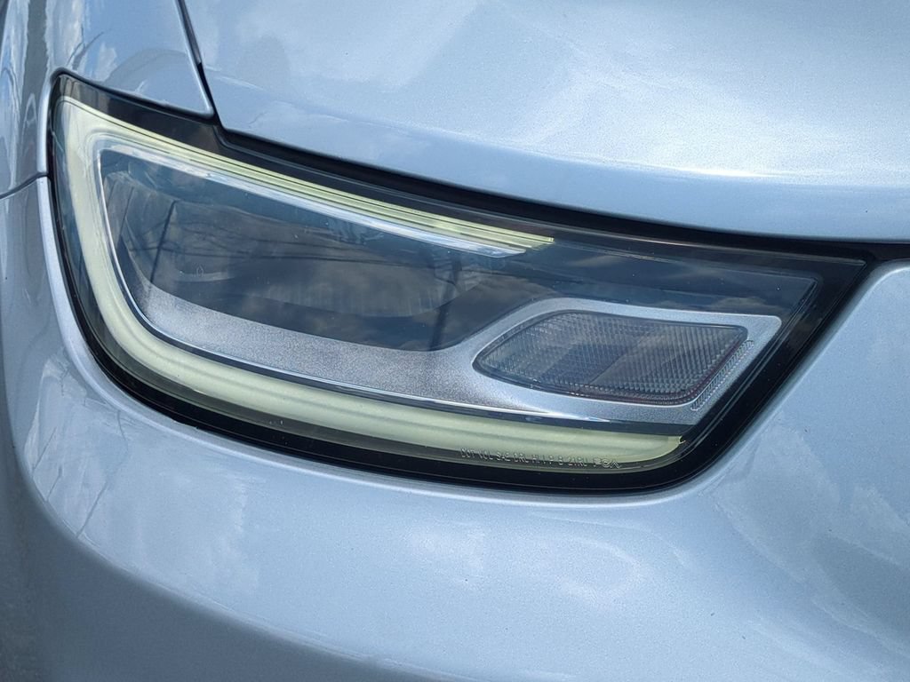Used 2023 Chrysler Pacifica Touring-L FWD image 11