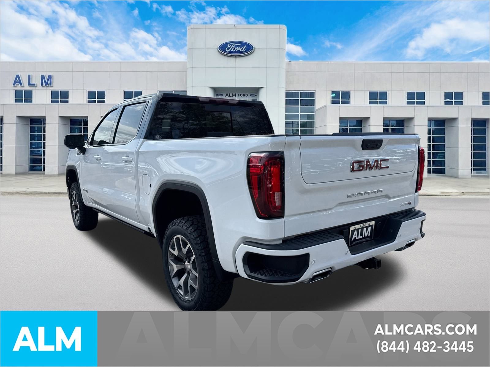 Used 2025 GMC Sierra 1500 AT4 w/ Technology Package image 9
