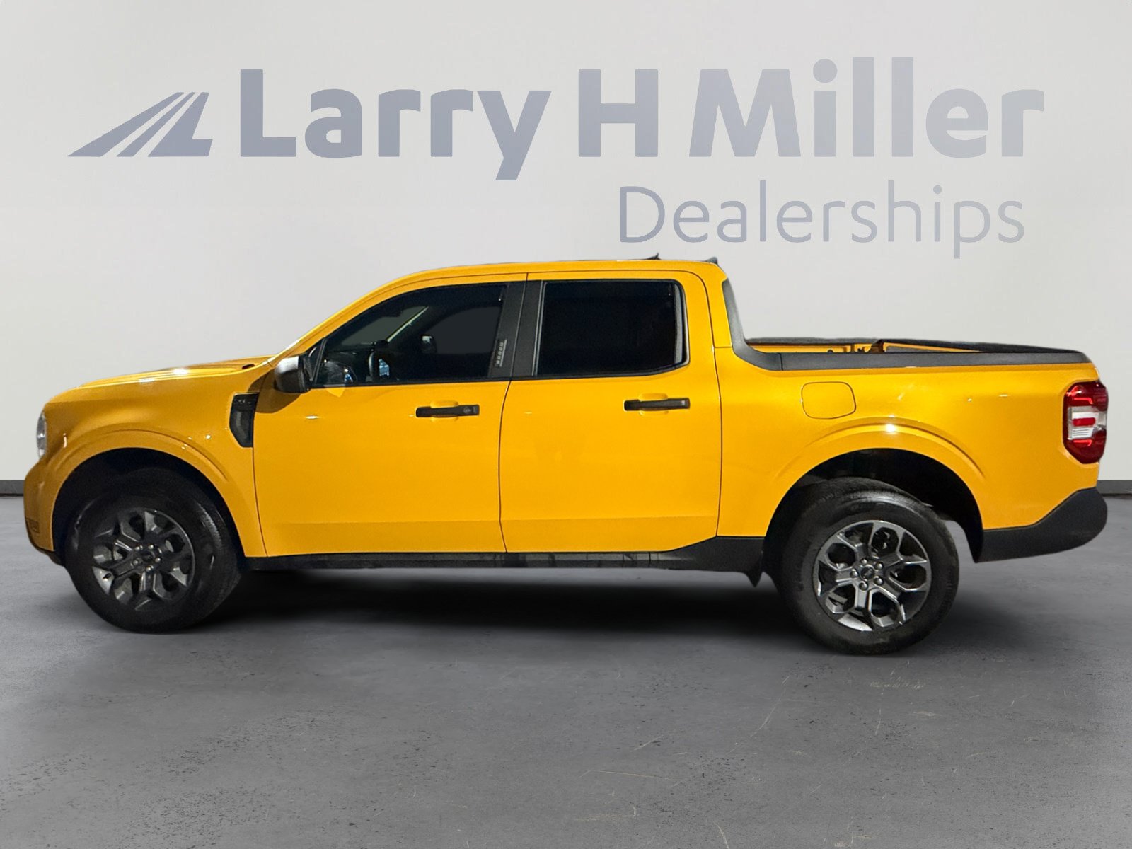 Certified 2023 Ford Maverick XLT FWD image 2