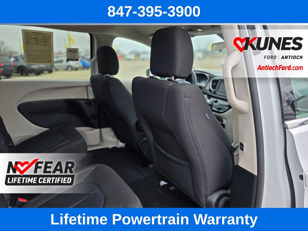 Used 2022 Chrysler Voyager LX FWD image 30