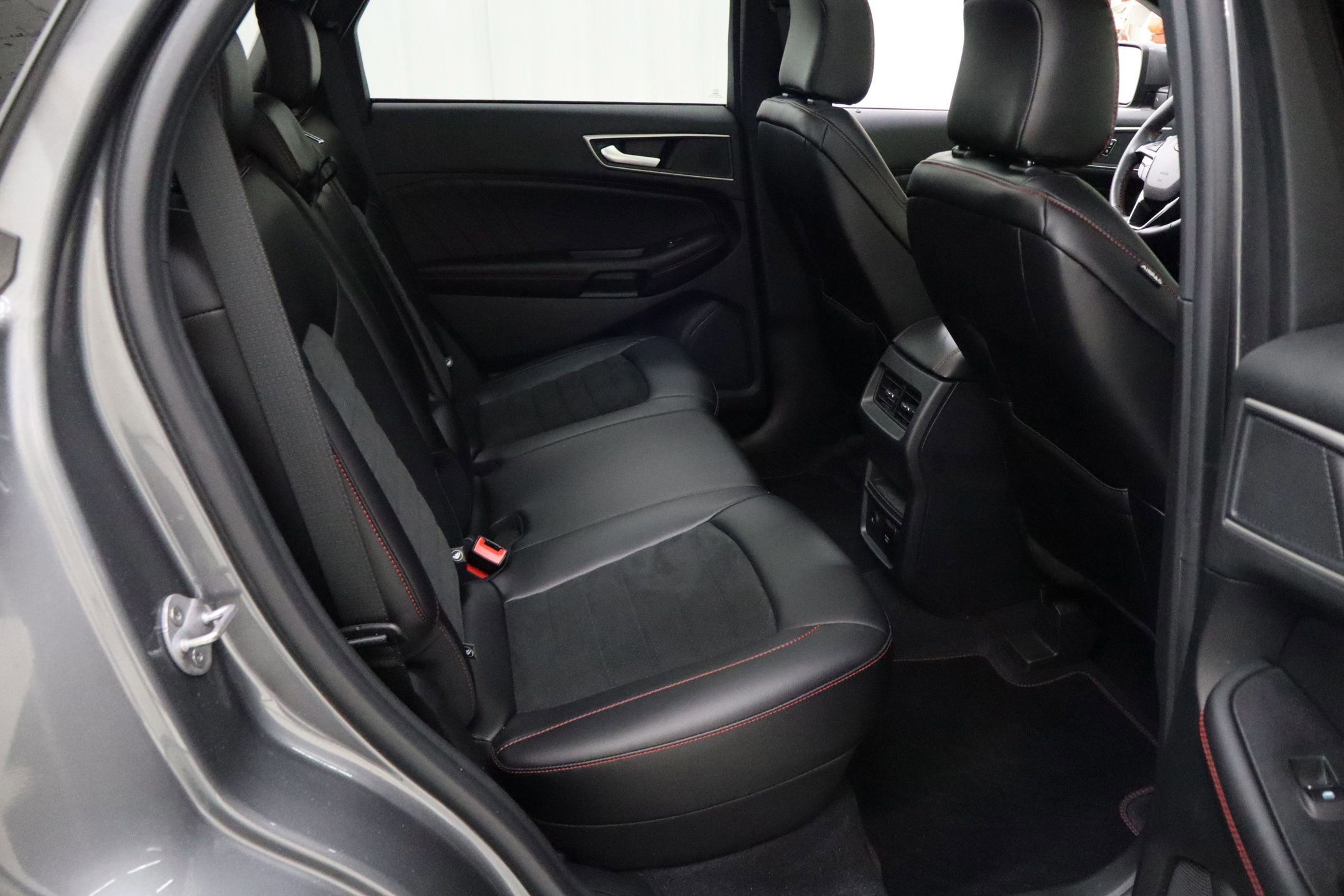 Certified 2024 Ford Edge ST-Line image 27