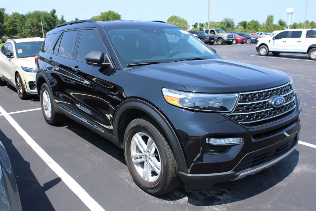 Certified 2024 Ford Explorer XLT w/ Equipment Group 202A AWD/4WD image 3