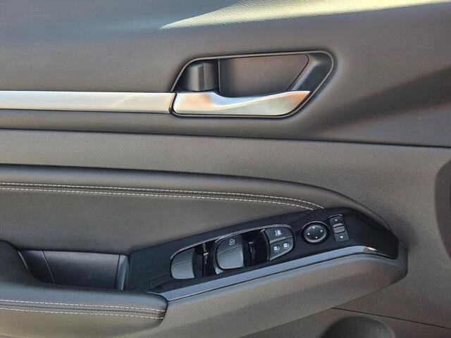 Used 2023 Nissan Altima 2.5 SV w/ SV Premium Package FWD image 30
