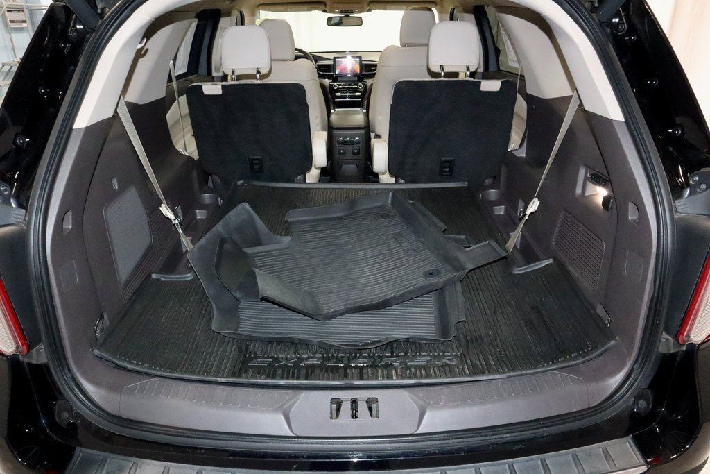 Certified 2023 Ford Explorer Platinum w/ Class IV Trailer Tow Package image 18