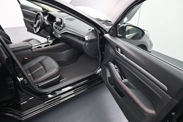 Used 2025 Nissan Altima 2.5 SR FWD image 14
