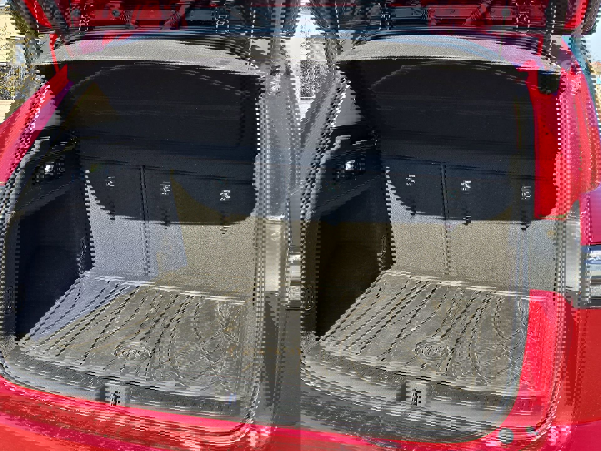 Used 2022 Buick Envision Avenir w/ Technology Package II image 24